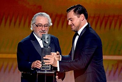 LOS ANGELES, CALIFORNIA - JANUARY 19: (L-R) Robert De Niro accepts the Screen Actors Guild Life Achievement Award from Leonardo DiCaprio onstage during the 26th Annual Screen Actors Guild Awards at The Shrine Auditorium on January 19, 2020 in Los Angeles, California. (Photo by Kevork Djansezian/SAG/Turner) NO USA - Editorial Use Only-stock-photo