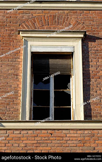 Germany, Bavaria, Upper Bavaria, Altötting district, Neuötting, former railroad station, vacant, dilapidated, window with broken pane, detail