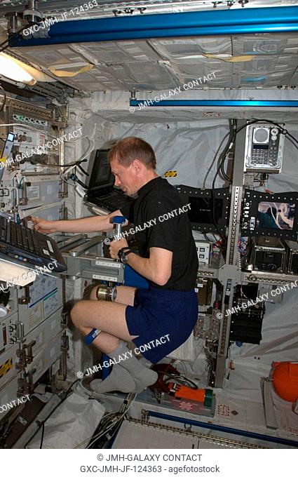 European Space Agency astronaut Frank De Winne, Expedition 20 flight engineer, works with the Space Linear Acceleration Mass Measurement Device (SLAMMD) in the...