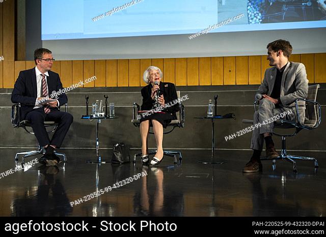 25 May 2022, Berlin: Margot Friedländer, Holocaust survivor, receives honorary doctorate from Freie Universität Berlin and speaks in a lecture hall with Paul...