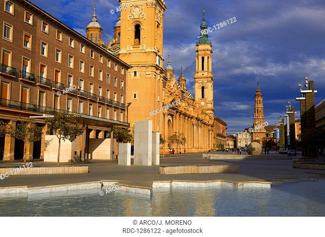 Zaragoza, Basilica del Pilar, La Seo cathedral, Basilica del Pilar Square, Saragossa, Aragon, Spain