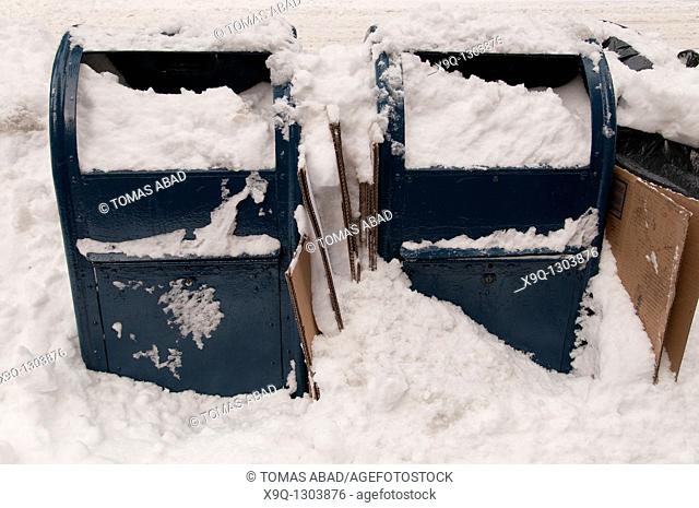 Snow Storm, December 26, 2010, New York City, 5th Avenue, 59th Street vicinity, Manhattan, United Staes Postal Service mail boxes