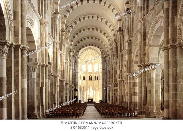 Interior of the Basilique Sainte-Marie-Madeleine Basilica of St. Mary Magdalene, Vezelay, Yonne, Burgundy, France, Europe