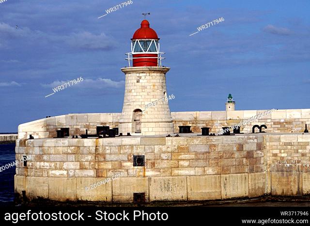 Hafenrundfahrt Valletta - Leuchtturm an der Einfahrt zum Grand Harbor, Malta