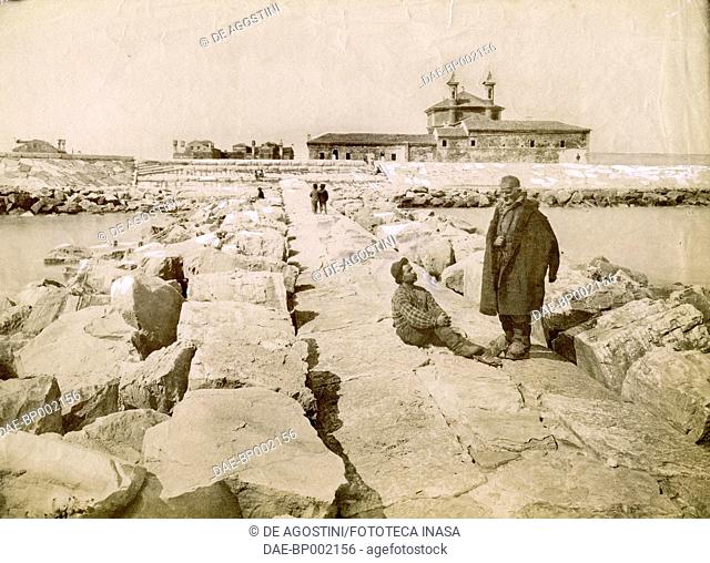 Sea wall in San Pietro in Volta, Pellestrina island, Veneto, Italy, photograph by Carlo Naya, Venice, 1890