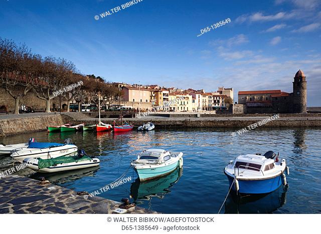 France, Languedoc-Roussillon, Pyrennes-Orientales Department, Vermillion Coast Area, Collioure, harbor view