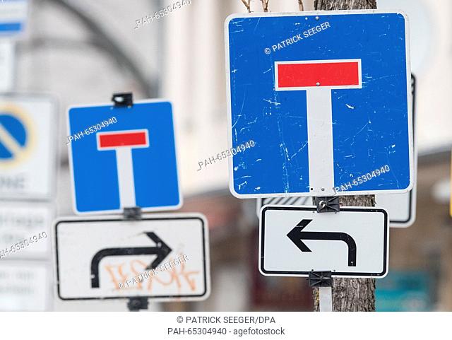 Two Dead End signs indicate two different directions in Freiburg, Germany, 21 January 2016. Photo: PATRICK SEEGER/dpa | usage worldwide