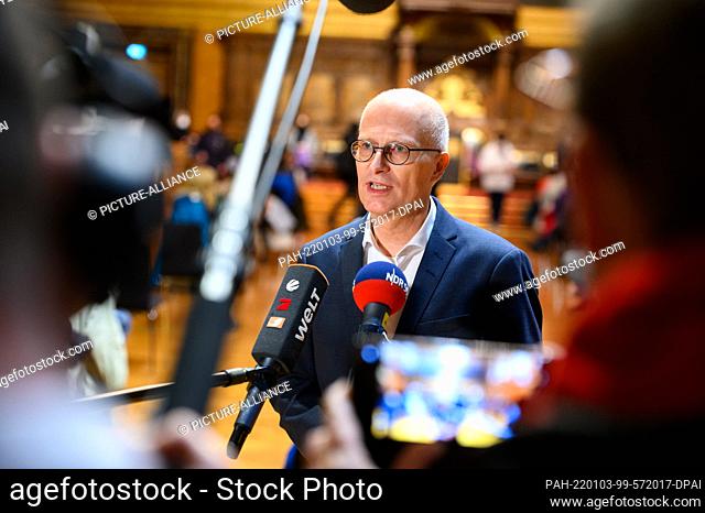 01 January 2022, Hamburg: Hamburg's First Mayor Peter Tschentscher (SPD) gives a press statement in the Great Festival Hall of the City Hall while freshly...