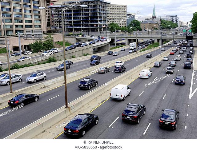 USA : Traffic on inner city highway in Washington , 26.05.2017 - Washington, District of Columbia, USA, 26/05/2017