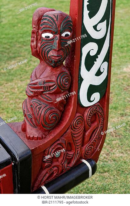 Waka, a Maori war canoe, replica from 1990, carved bow with figural representation and ornaments, Waitangi Treaty Grounds, Waitangi, North Island, New Zealand