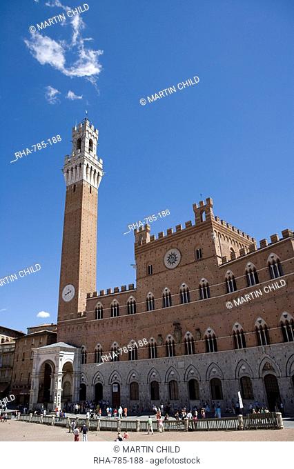 Palazzo Pubblico Town Hall, Piazza Del Campo, UNESCO World Heritage Site, Siena, Tuscany, Italy, Europe