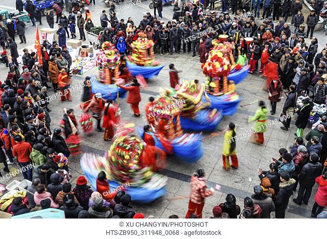 (180216) -- HUAI'AN, Feb. 16, 2018 () -- People perform in Xuyi County, east China's Jiangsu Province, Feb. 16, 2018. People held different activities to...