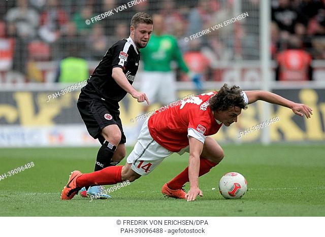 Frankfurt's Marc Stendera (L) vies for the ball with Mainz's Julian Baumgartlinger (R) during the German Bundesliga match between 1
