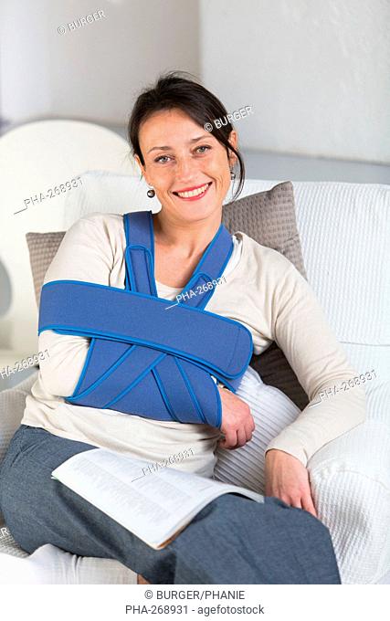 Woman wearing a splint