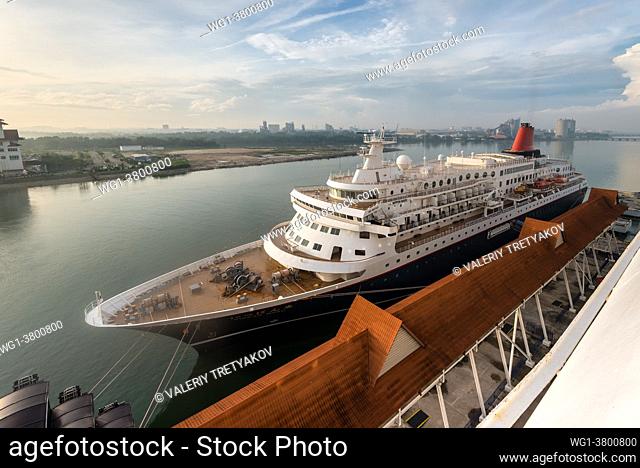 Kuala Lumpur, Malaysia MS Nippon Maru cruise ship moored in port Klang near Kuala Lumpur, Malaysia, Asia. The liner was built in Japan and entered service in...