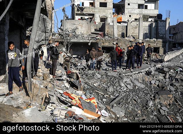 19 December 2023, Palestinian Territories, Rafah: Palestinians inspect the damage to a residential building belonging to the Zorob family following Israeli...