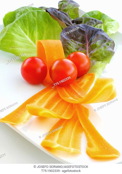 Salad with tomatoes and carrots