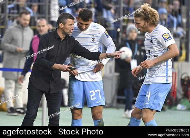 Michael KOELLNER (coach 1860) with Semi BELKAHIA (TSV Munich 1860) and Jesper VERLAAT (Munich 1860), gesture, gives instructions
