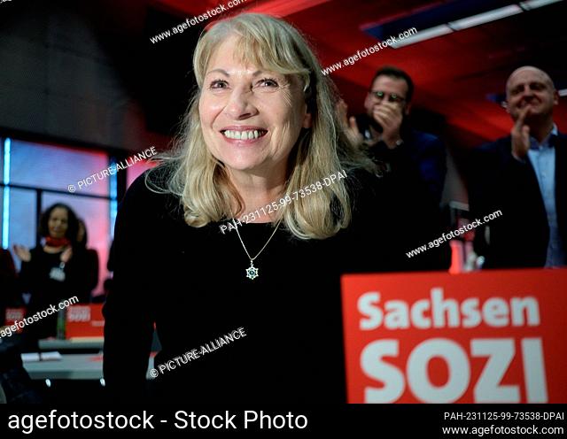 25 November 2023, Saxony, Neukieritzsch: Petra Köpping (SPD), Saxony's Minister of Social Affairs, smiles at the extraordinary state party conference of...