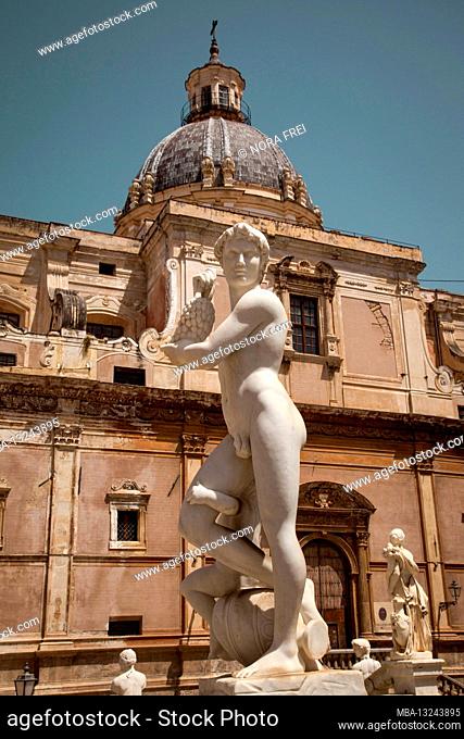 Statue on the Piazza Pretoria, Piazza Pretoria, statue, fountain, Palermo, Sicily, capital, big city, Italy