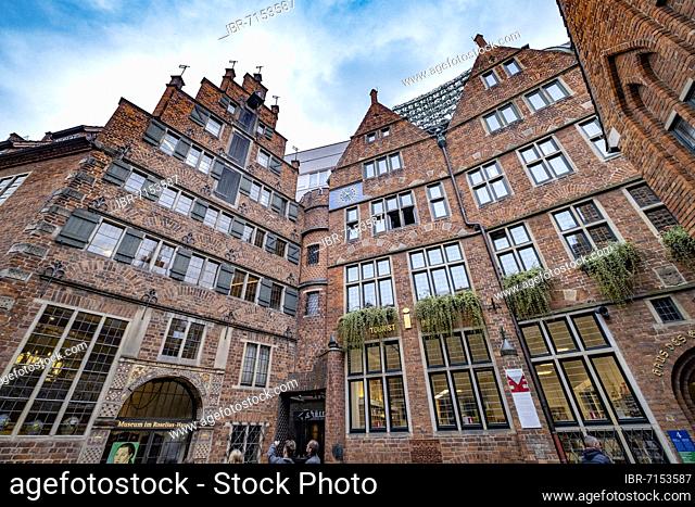 Roselius-Haus (left), house of the carillon in Böttcherstraße in the old town of Bremen, Germany, Europe
