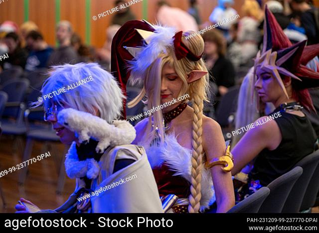 09 December 2023, Bavaria, Coburg: Three participants in a costume competition wait for their appearance. The German Xmas Con, a trade fair for anime