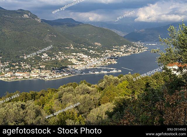 Blick auf Portonovi und die Bucht von Kotor, Montenegro, Europa | View of Portonovi and the Bay of Kotor, Montenegro, Europe