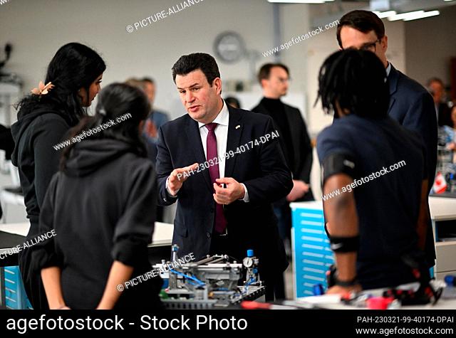 21 March 2023, Canada, Toronto: Hubertus Heil (M, SPD), Federal Minister of Labor and Social Affairs, and Monte McNaughton (r), Ontario Minister of Labor