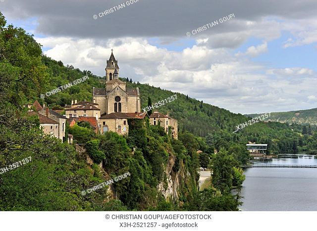 village of Albas overhanging the Lot River, Lot department, region of Midi-Pyrenees, southwest of France, Europe