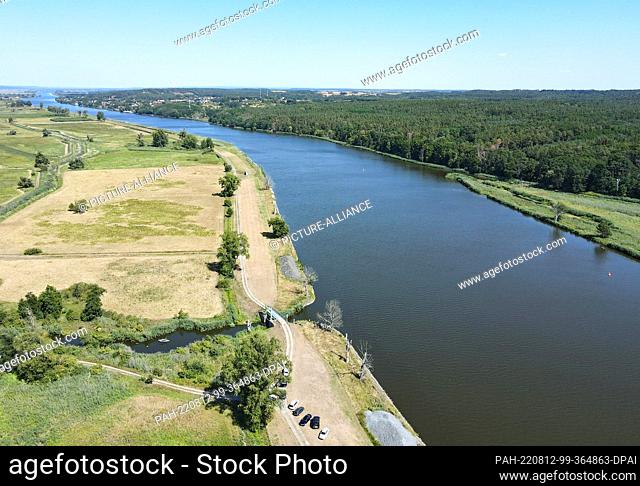 12 August 2022, Brandenburg, Schwedt: The German-Polish border river Oder in the Lower Oder Valley National Park north of the city of Schwedt (aerial photo...