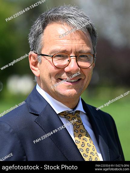 04 May 2022, Bavaria, Prien Am Chiemsee: Thomas Karmasin (CSU), new president of the Bavarian County Council, taken before the meeting of the Bavarian County...