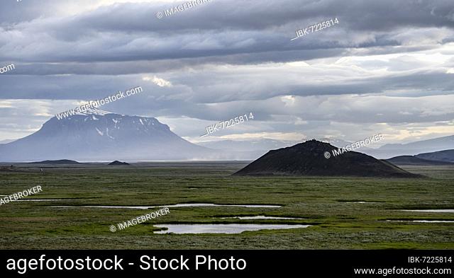 Herðubreið Table Mountain, volcanic landscape, barren landscape, Vatnajökull National Park, Icelandic Highlands, Iceland, Europe