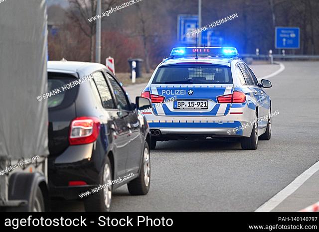 Border controls at the Austrian-German border, border crossing Kiefersfelden Border policemen check motorists entering from Tyrol / Austria to Bavaria / Germany