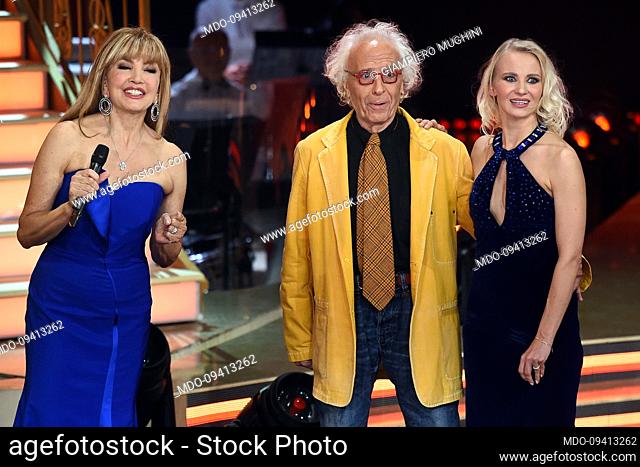 Italian presenter Milly Carlucci whit Swedish dancer and choreographer Veera Kinnunen with the Italian journalist Giampiero Mughini during the first episode of...
