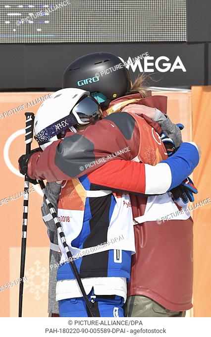20 February 2018, South Korea, Pyeongchang, Olympics, Freestyle Skiing, Half-pipe, women, Bokwang Phoenix Snow Park: Winner Cassie Sharpe from Canada (gold, R)