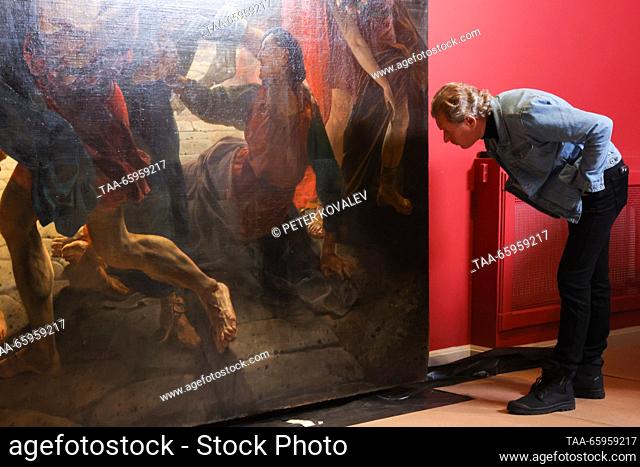 RUSSIA, ST PETERSBURG - DECEMBER 21, 2023: A man looks at Karl Bryullov's history painting The Last Day of Pompeii at a press briefing on the start of the...