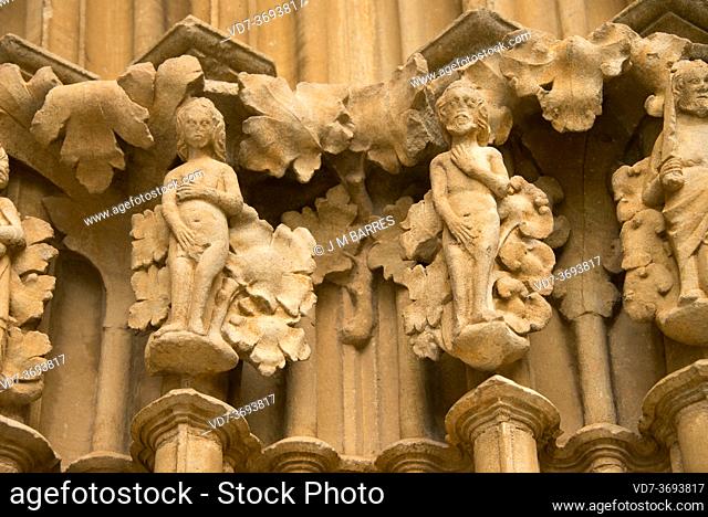 Ujue or Uxue, Santa Maria church (romanesque and gothic 11-14th centuries). Portal, chapiters detail (Adam and Eve). Navarra, Spain