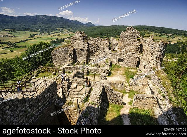 castillo de Puivert, siglo XIV, castillo cátaro ubicado en el pueblo de Puivert, en el departamento del Aude, Languedoc-Roussillon, pirineos orientales, Francia