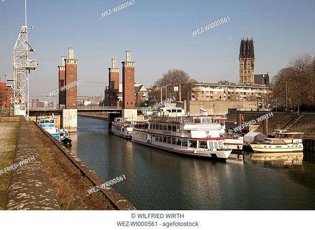 Germany, North Rhine-Westphalia, Duisburg, inner harbour, view to shipping pier in front of Schwanentorbruecke