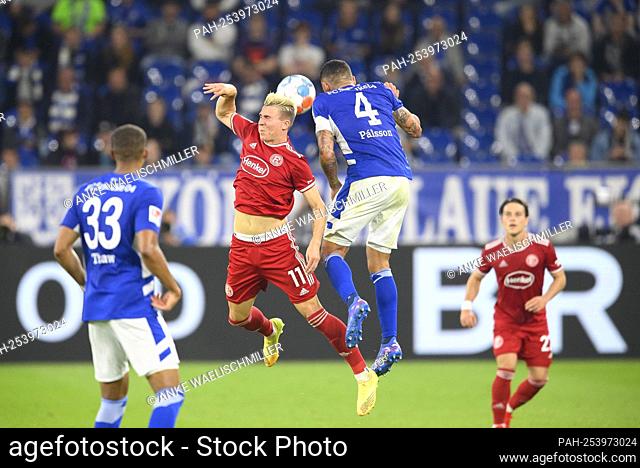 Victor PALSSON r (GE) in duels versus Khaled NAREY (D), action, header, football 2nd Bundesliga, 5th matchday, FC Schalke 04 (GE) - Fortuna Dusseldorf (D) 3: 1