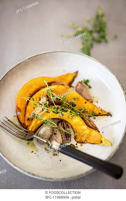 Pumpkin wedges with shallots and thyme (detox)