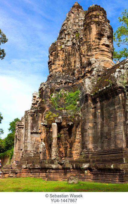 Gopuram, South Gate of Angkor Thom with the face of Bodhisattva Lokeshvara carved in stone, Angkor, UNESCO World Heritage Site, Siem Reap, Cambodia