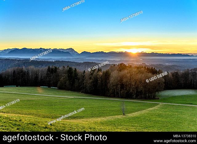 Germany, Bavaria, Upper Bavaria, Tölzer Land, Dietramszell, Peretshofen district, Peretshofer Höhe, view of the Alpine chain