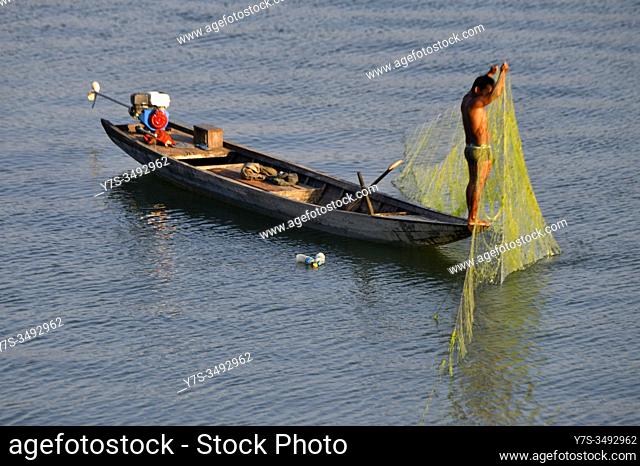 Fishing on the Mekong near Stung Treng, Cambodia, South East Asia