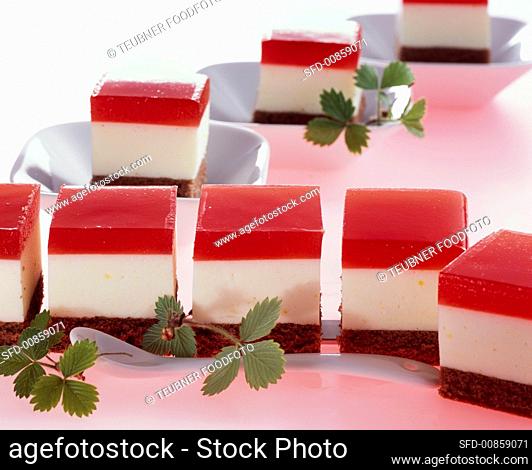 Strawberry yoghurt squares