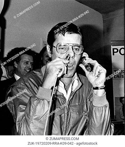 April 8, 1980 - Paris, France - Comedian, actor JERRY LEWIS sticks microphone up his nose at premiere of one of his films