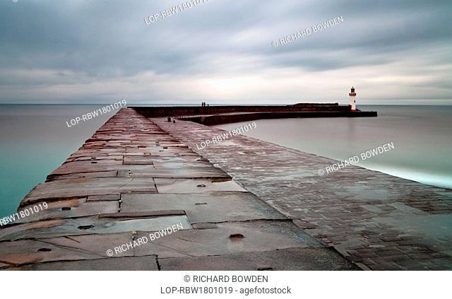 England, Cumbria, Whitehaven. Whitehaven West Pier Light at the end of the sea wall marking the entrance into the harbour