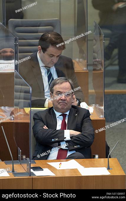 Armin LASCHET, CDU, Prime Minister of the State of North Rhine-Westphalia behind him Nathanael LIMINSKI, Head of the State Chancellery of North Rhine-Westphalia