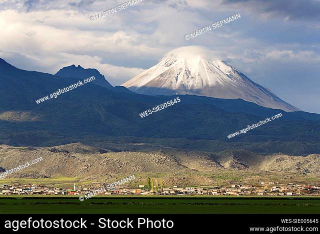 Turkey, Eastern Anatolia, Agri Province, Dogubayazit, View to Little Ararat