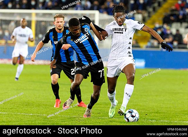 Club's Clinton Mata and Charleroi's Joris Kayembe fight for the ball during a soccer match between Club Brugge KV and Sporting Charleroi